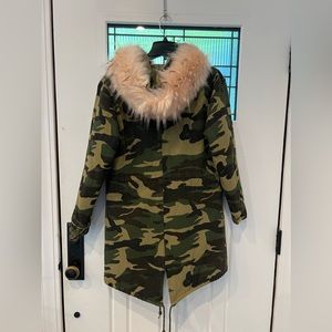 Camouflage jacket with pink faux fur trim